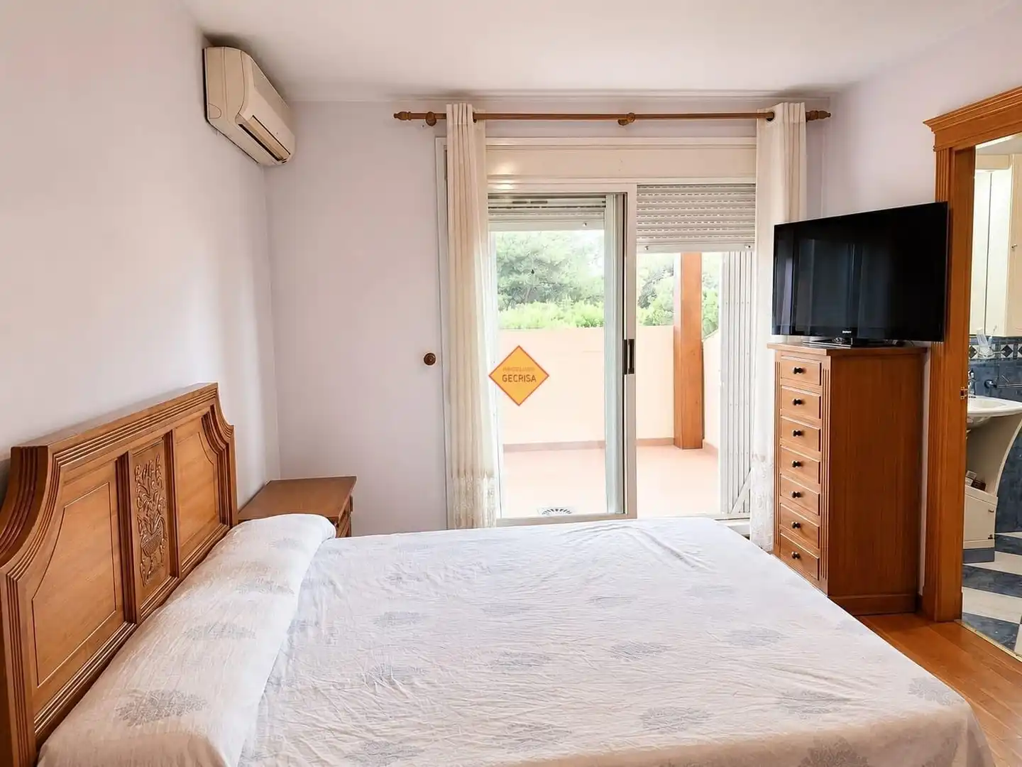 Dormitori de Casa o xalet en venda en Paterna amb Aire condicionat, Calefacció i Jardí privat
