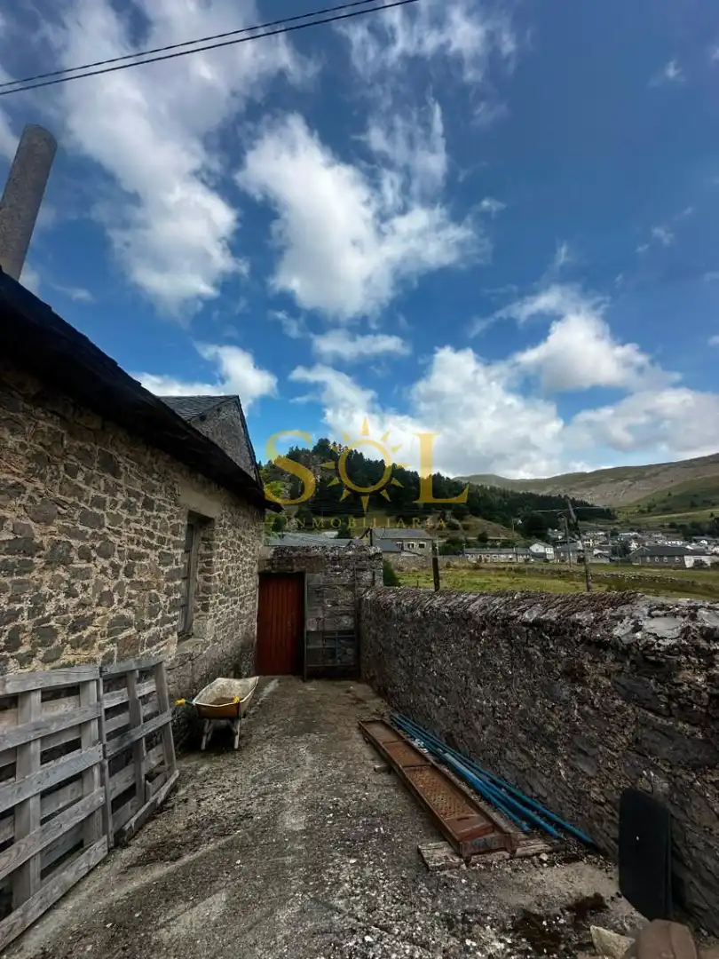 Casa o chalet en venta en Cabrillanes con Calefacción y Jardín privado