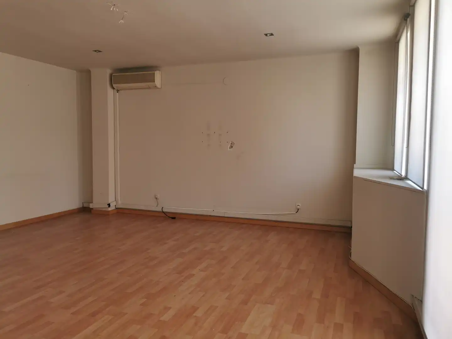 Office for sale in Manresa  with Air Conditioner