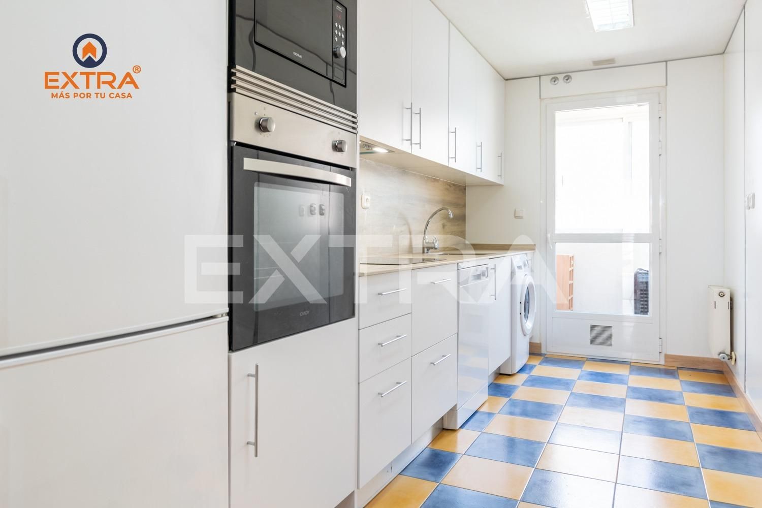 Cocina de Piso de alquiler en  Madrid Capital con Aire acondicionado y Piscina comunitaria
