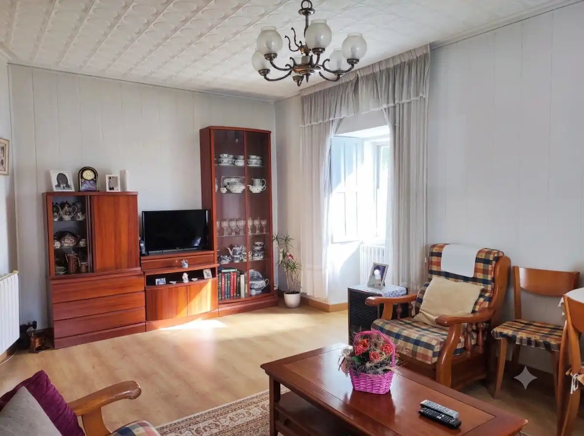 Sala d'estar de Casa o xalet en venda en A Laracha   amb Calefacció, Jardí privat i Terrassa