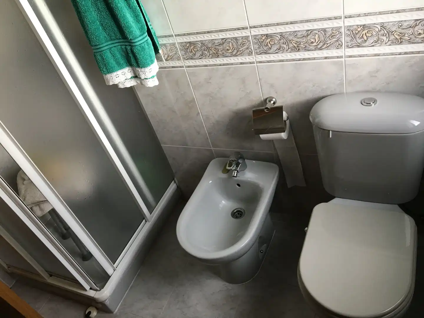 Baño de Casa o chalet en venta en Ourense Capital  con Calefacción, Jardín privado y Parquet