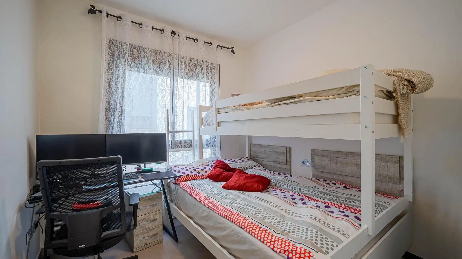 Habitación de Casa o chalet en venta en Pilar de la Horadada con Jardín privado, Trastero y Amueblado