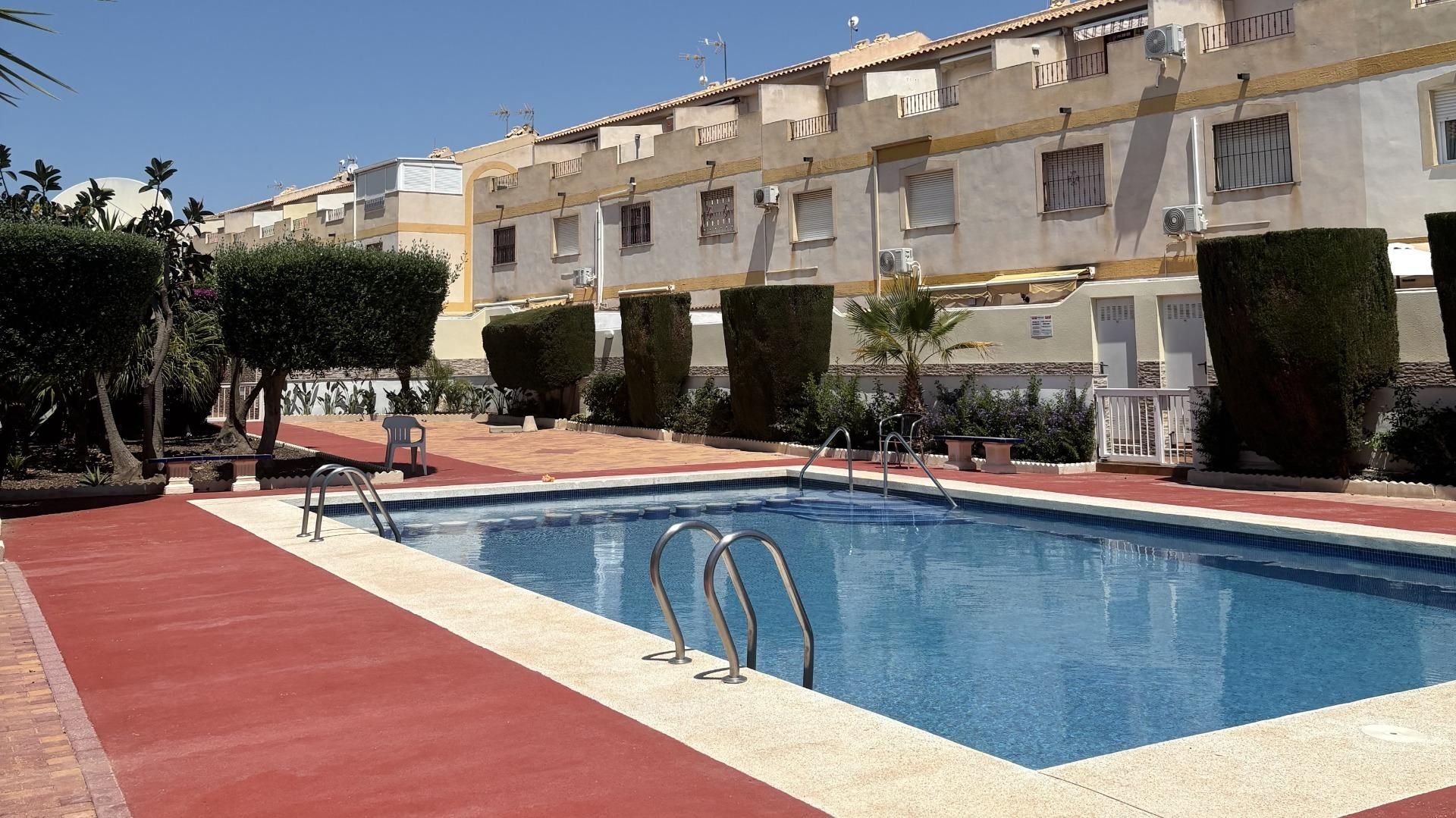Piscina de Casa adosada en venda en Pilar de la Horadada amb Jardí privat, Terrassa i Balcó
