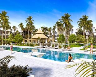 Piscina de Àtic en venda en Estepona amb Aire condicionat, Jardí privat i Terrassa