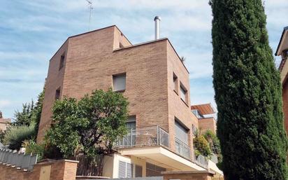 Exterior view of Single-family semi-detached for sale in  Barcelona Capital  with Terrace