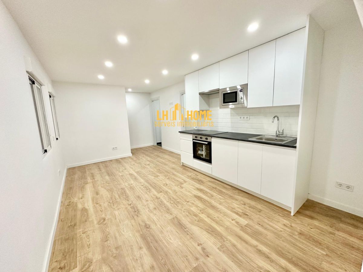 Flat for sale in L'Hospitalet de Llobregat  with Air Conditioner, Heating and Parquet flooring