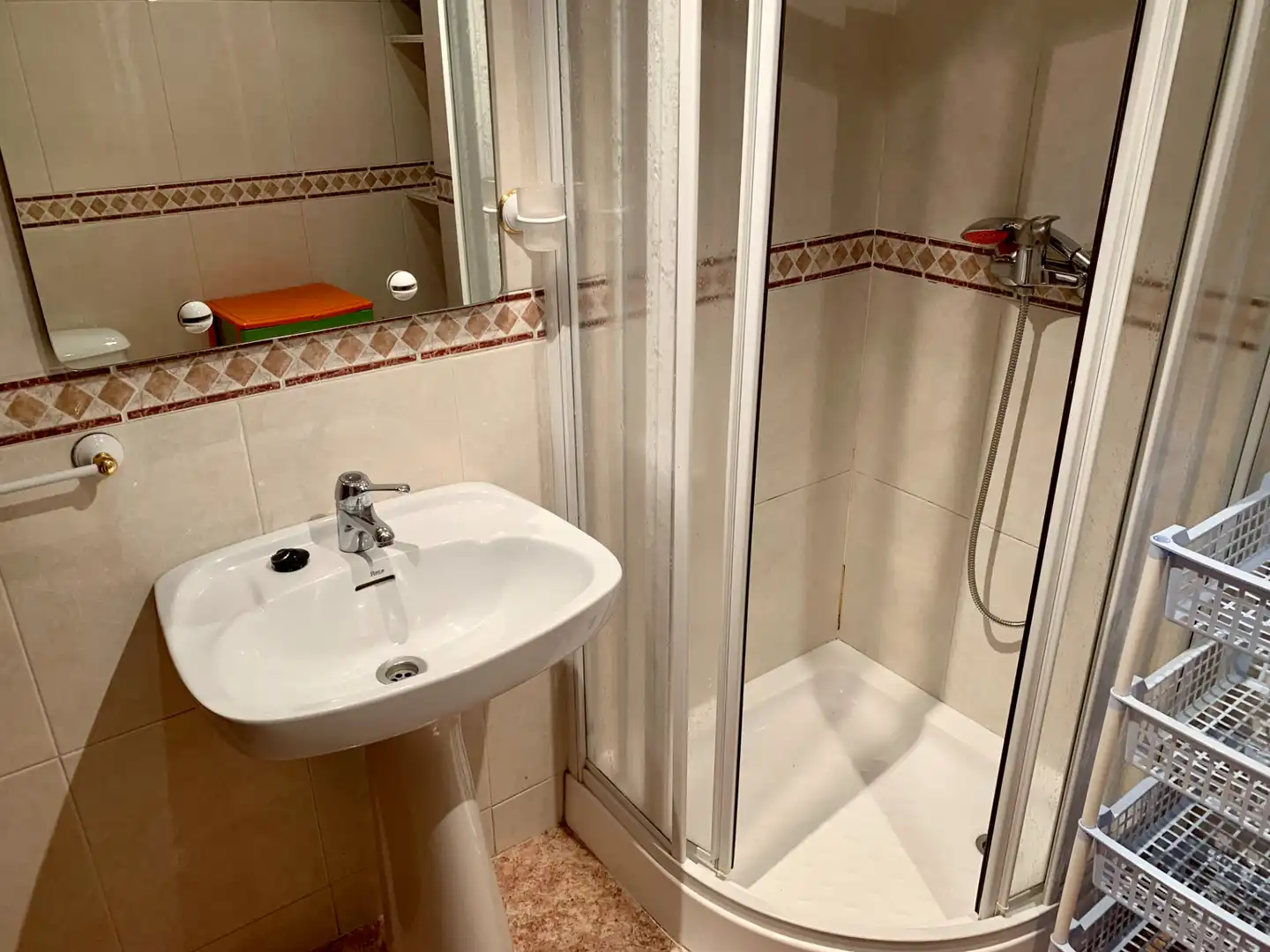 Baño de Piso de alquiler en Granada con Aire acondicionado, Calefacción y Amueblado