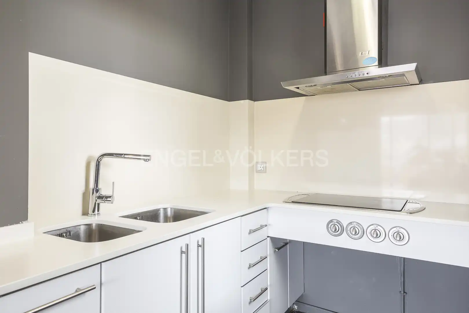 Cuina de Pis de lloguer en Barcelona amb Aire condicionat, Calefacció i Parquet