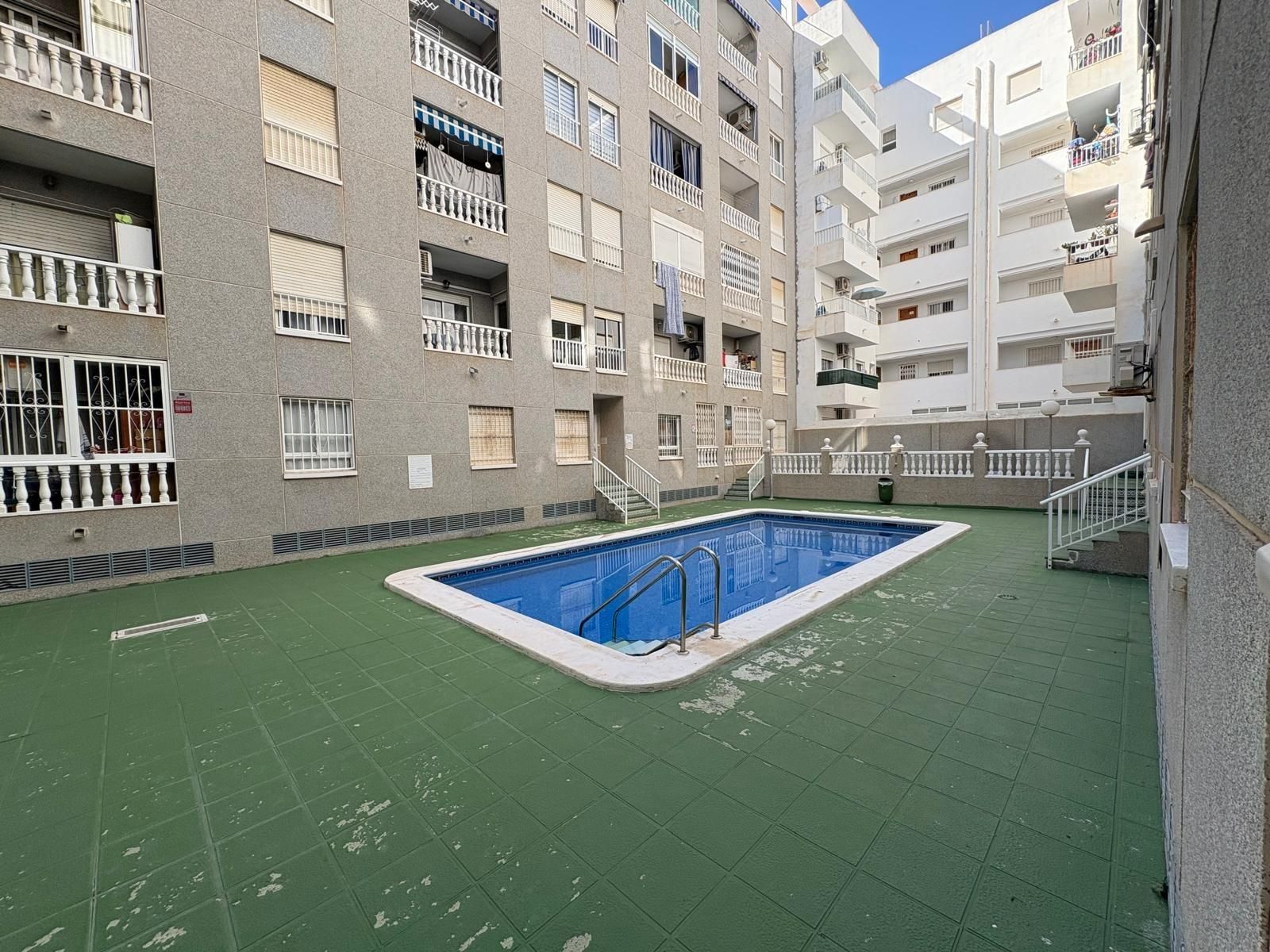 Swimming pool of Planta baja for sale in Torrevieja
