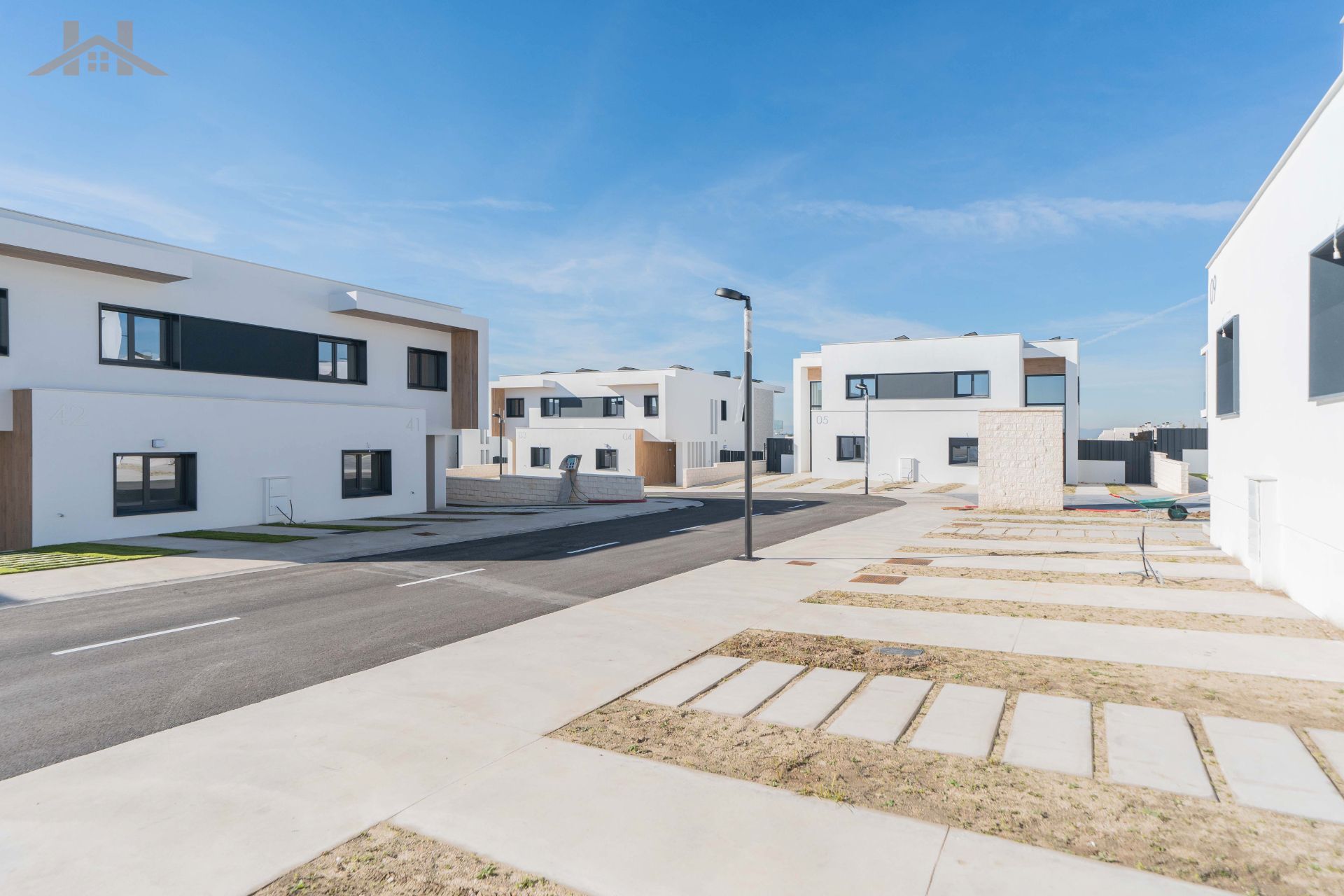 Exterior view of Single-family semi-detached for sale in Villaviciosa de Odón  with Air Conditioner, Heating and Private garden