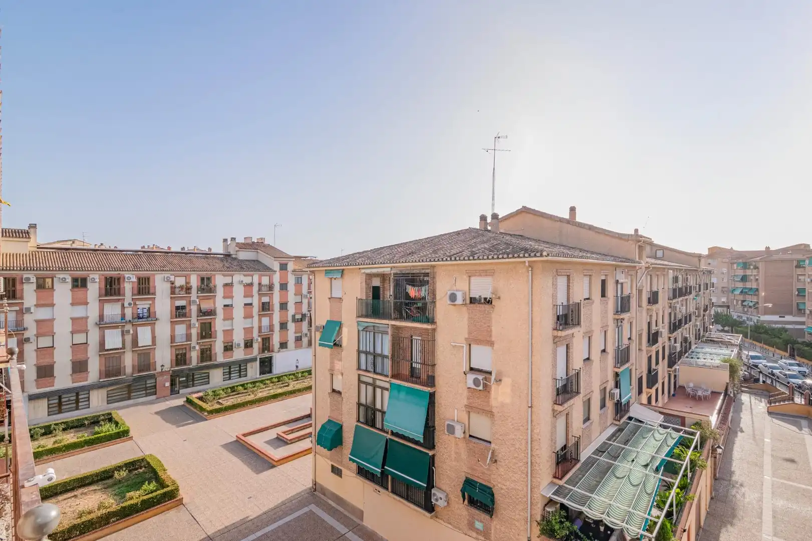 Vista exterior de Piso en venta en Granada con Aire acondicionado, Terraza y Amueblado