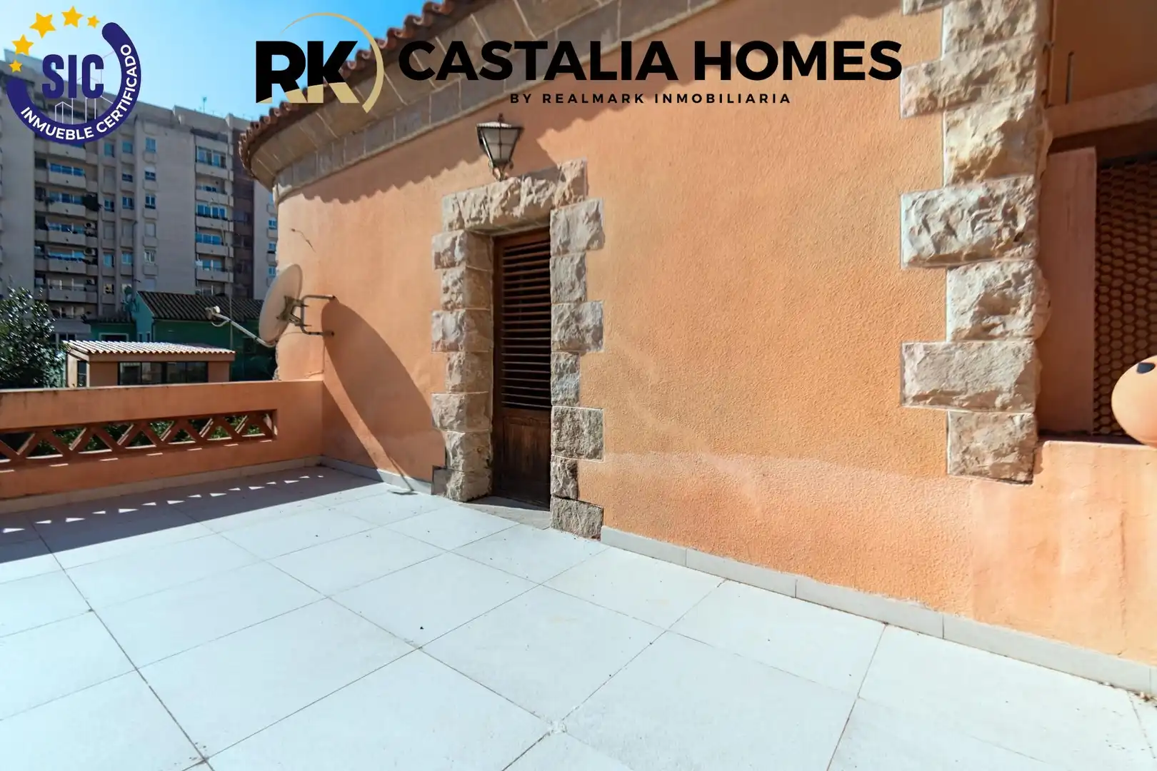 Vista exterior de Casa o chalet en venta en Castellón de la Plana / Castelló de la Plana con Calefacción, Jardín privado y Parquet