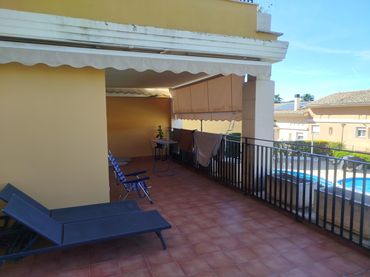 Appartement compact avec piscine à vendre à Urbanizacion Bosque 316
