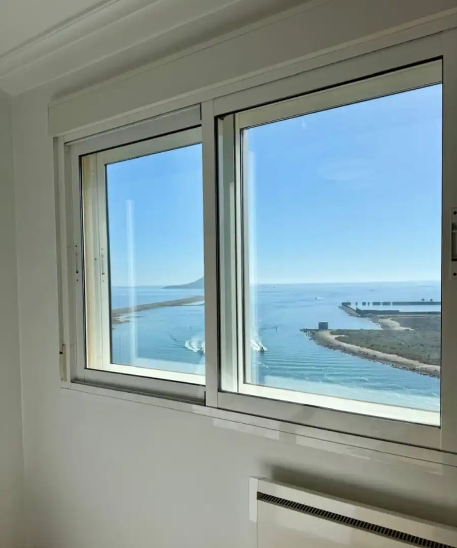 Schlafzimmer von Dachboden zum Verkauf in La Manga del Mar Menor mit Klimaanlage, Abstellraum und Möbliert
