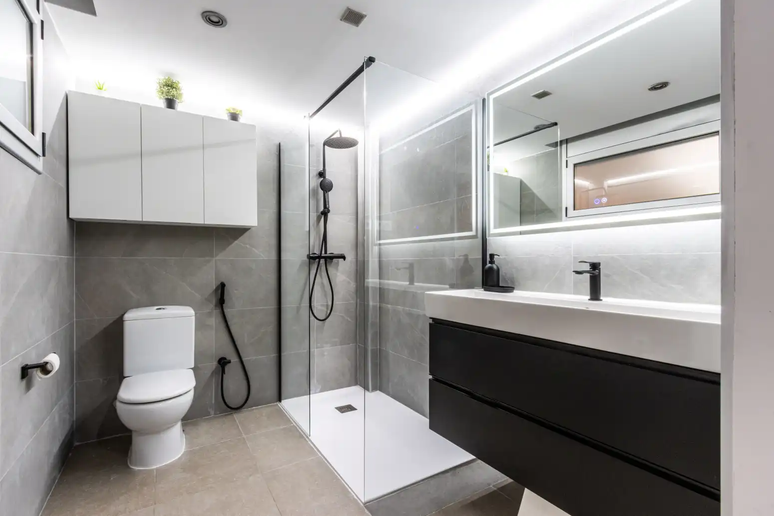 Badezimmer von Wohnung zum Verkauf in Terrassa mit Heizung und Privatgarten