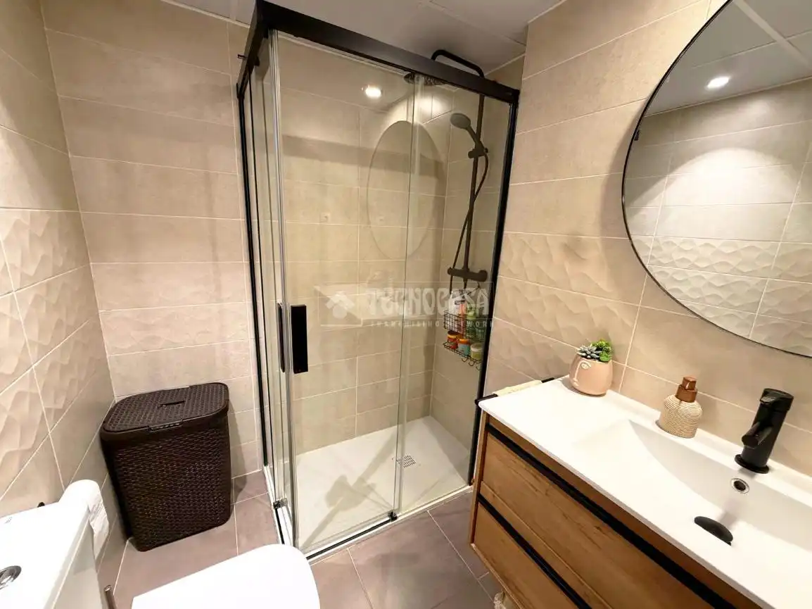 Bathroom of Flat for sale in Madrid  with Air Conditioner, Heating and Terrace