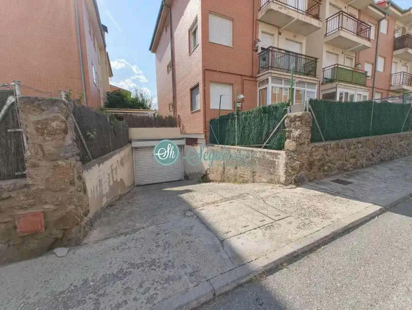 Parking de Piso en venta en San Cristóbal de Segovia con Calefacción, Trastero y Balcón