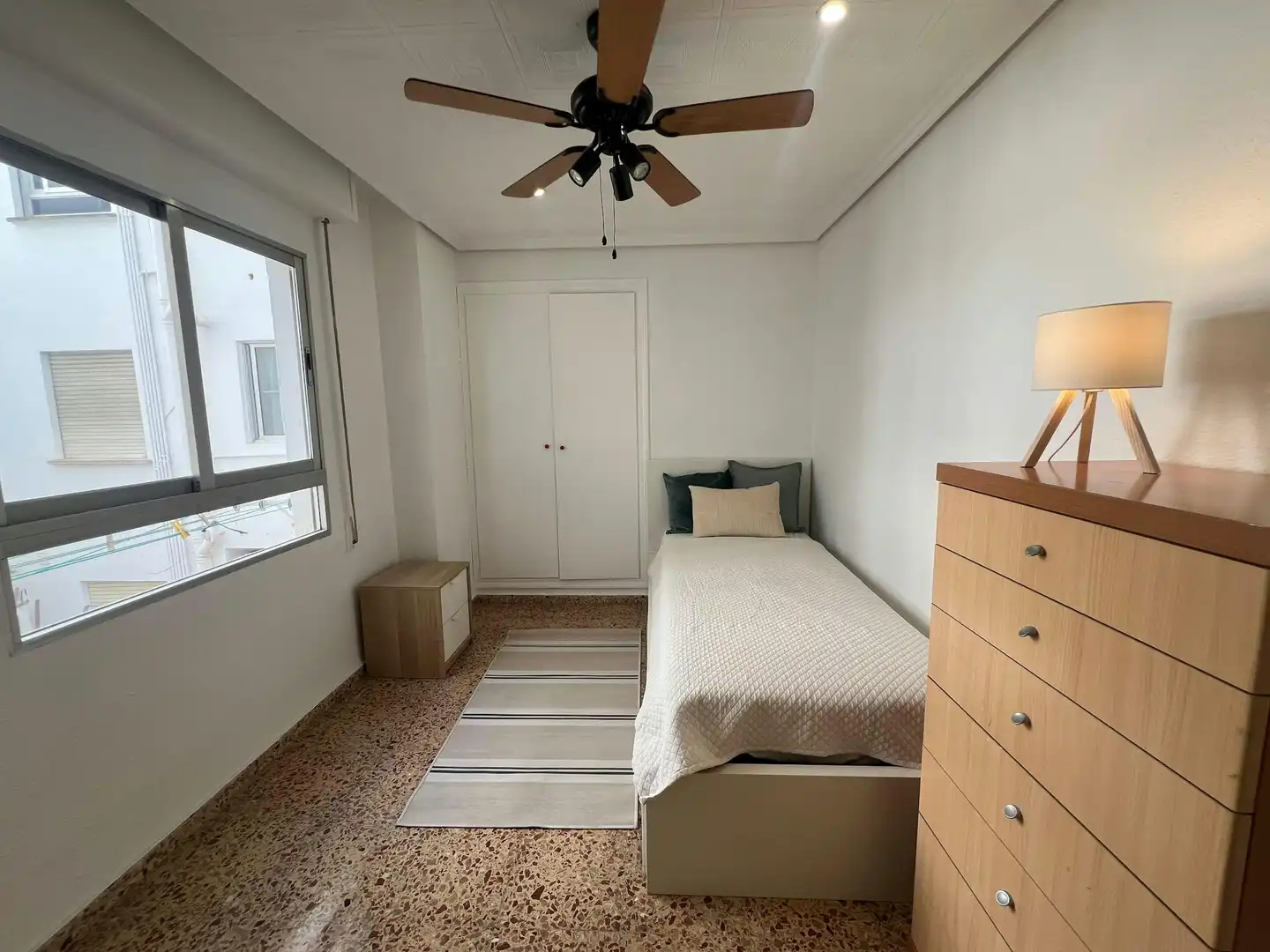 Schlafzimmer von Wohnung zur untervermieten in Valencia mit Waschmaschine