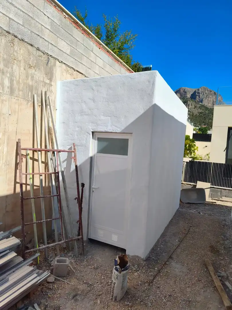 Vista exterior de Casa o xalet en venda en La Nucia amb Aire condicionat, Calefacció i Piscina