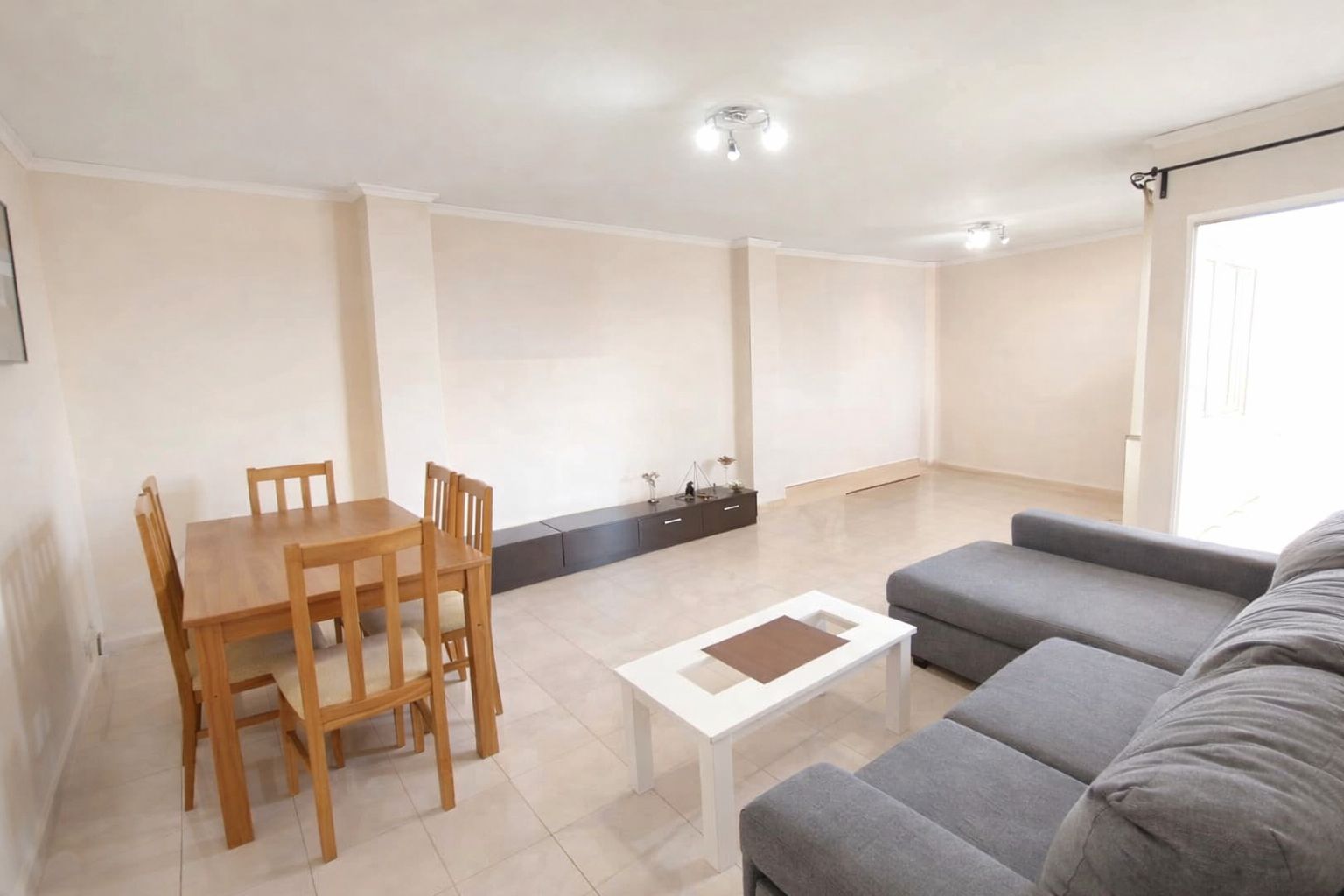 Flat to rent in Avinguda del País Valencià, Centro - El Castillo