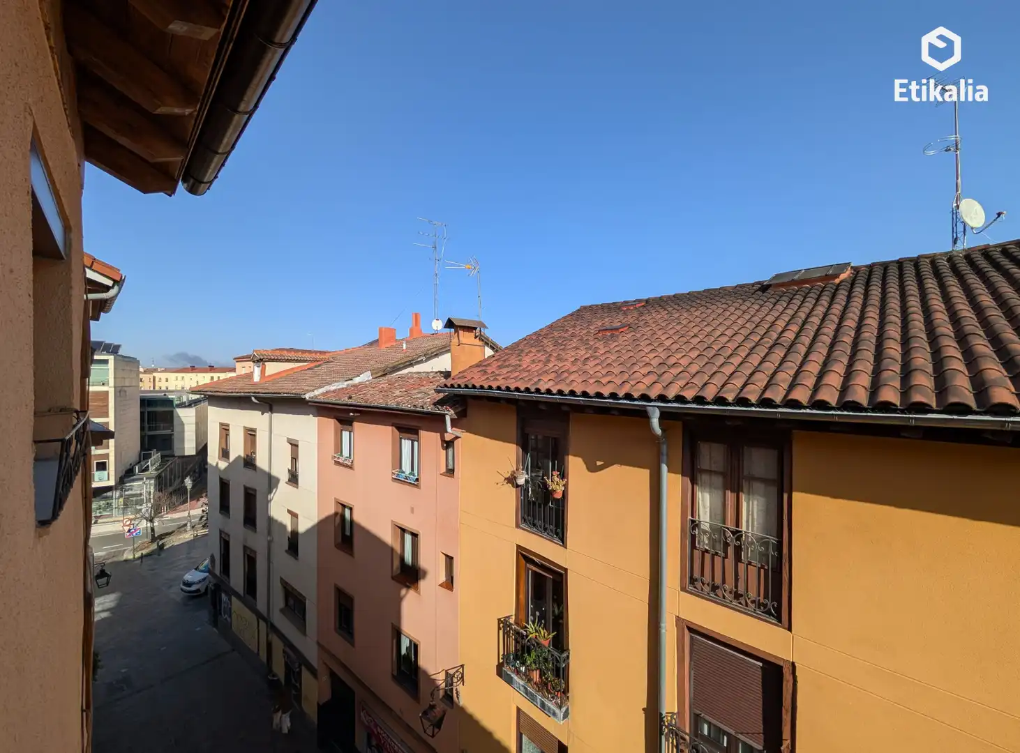 Außenansicht von Wohnung zum Verkauf in Vitoria - Gasteiz mit Heizung und Abstellraum