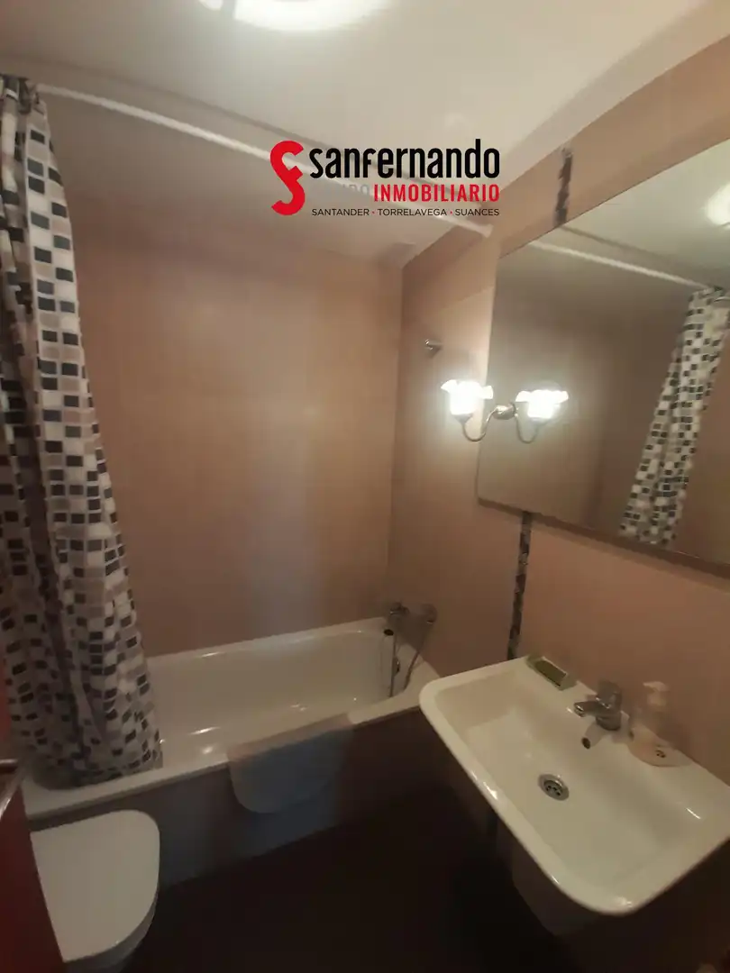Bathroom of Flat for rent in Santander  with Furnished