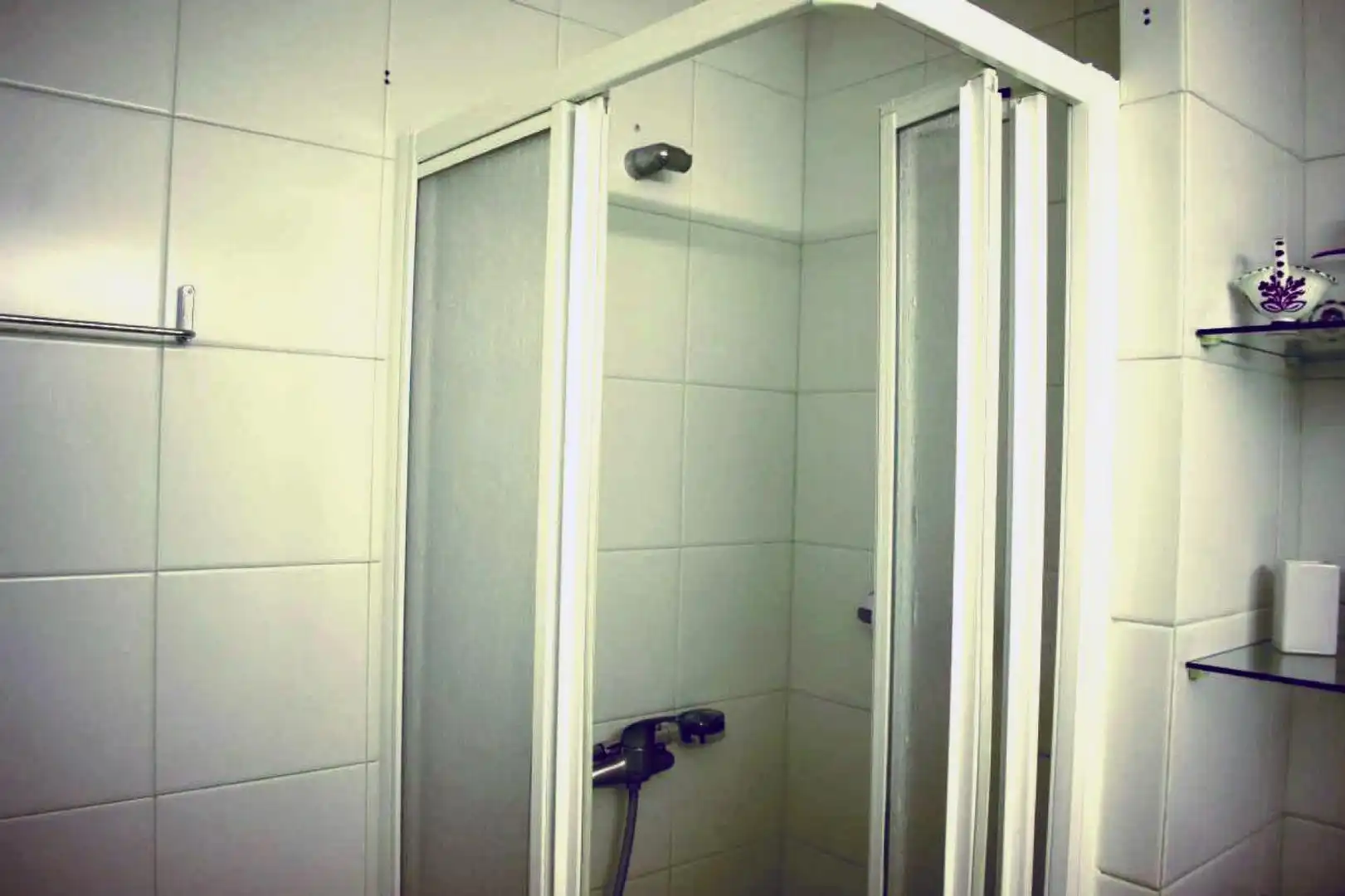 Baño de Piso de alquiler en Huelva con Aire acondicionado y Amueblado