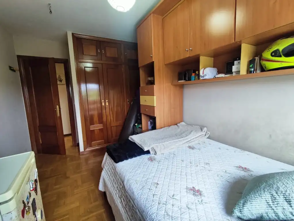 Habitación de Piso en venta en Gijón  con Calefacción, Trastero y Horno