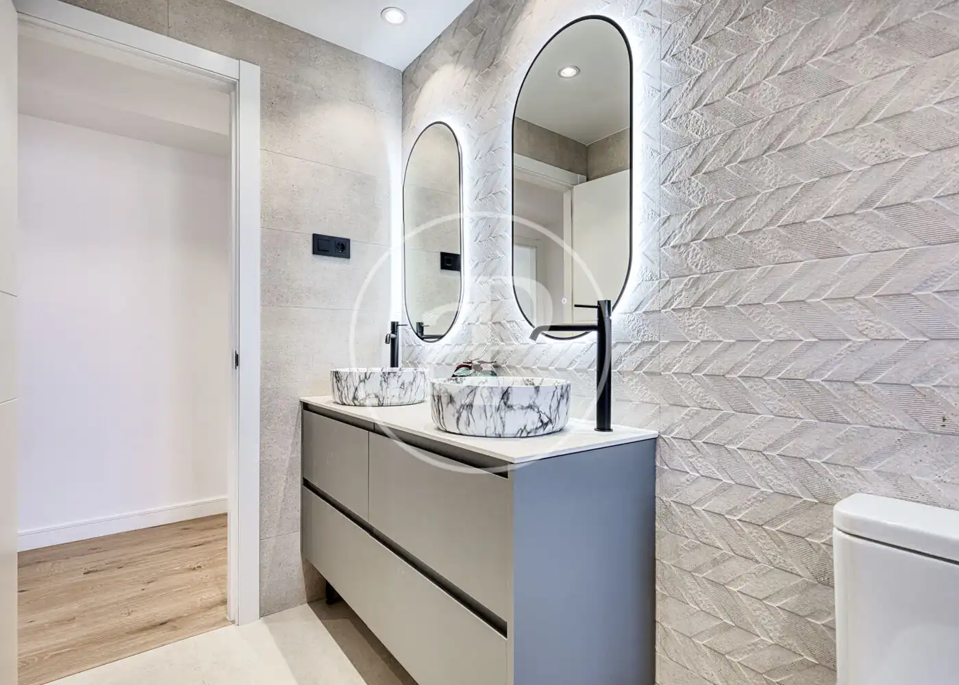 Bathroom of Flat for sale in Madrid  with Air Conditioner, Heating and Terrace