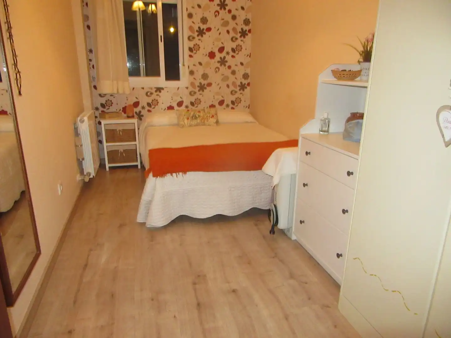 Dormitori de Apartament en venda en Sabiñánigo amb Calefacció, Terrassa i Traster