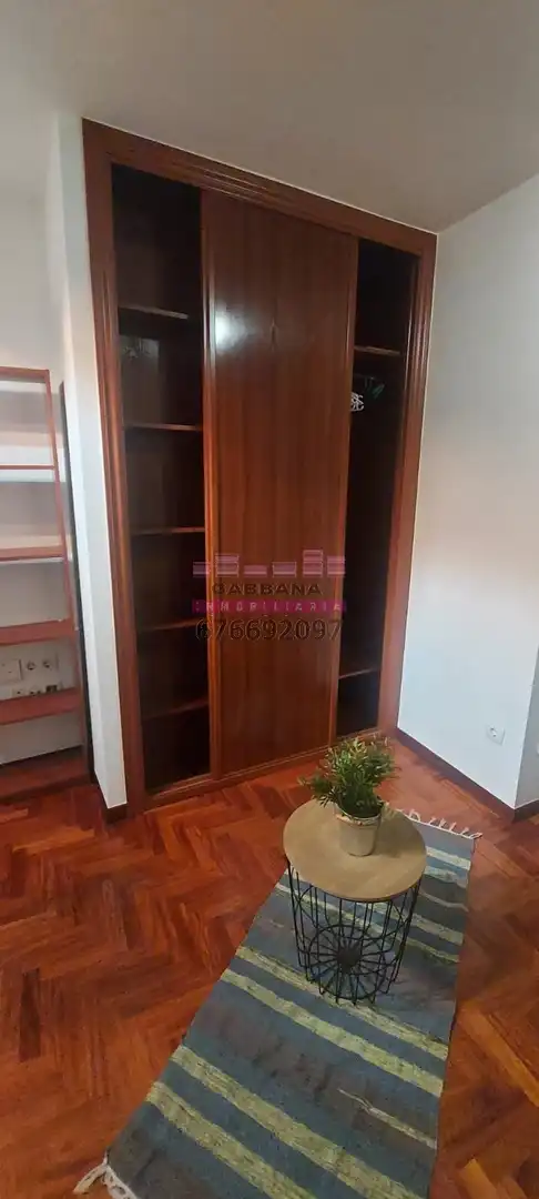 Study for rent in Rúa do Areal, 88, Centro - Areal