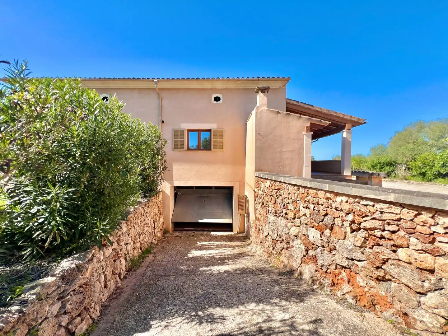 Vista exterior de Finca rústica de alquiler en Campos con Aire acondicionado, Calefacción y Jardín privado
