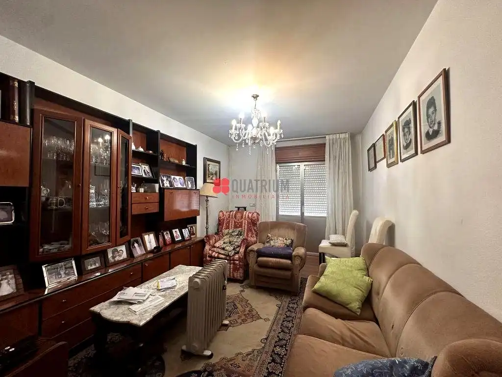 Sala d'estar de Casa o xalet en venda en Santiago de Compostela  amb Terrassa, Traster i Balcó