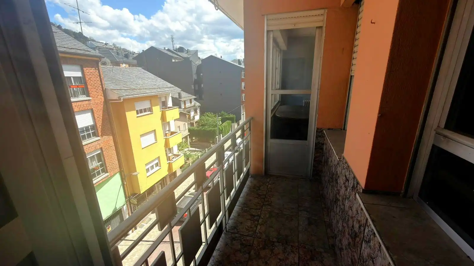 Terraza de Piso en venta en Villablino con Balcón y Alarma