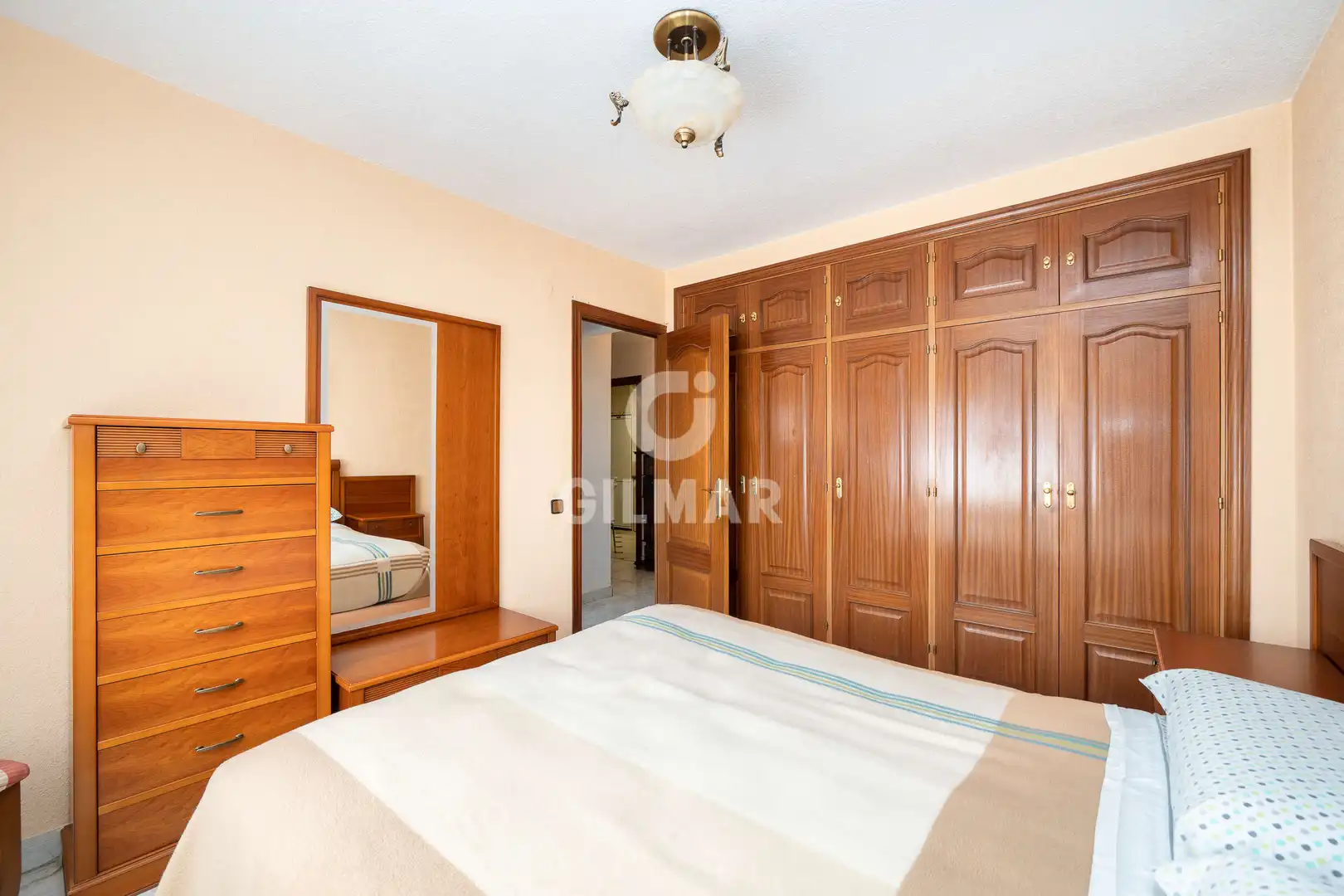 Habitación de Piso en venta en Madrid con Calefacción y Balcón