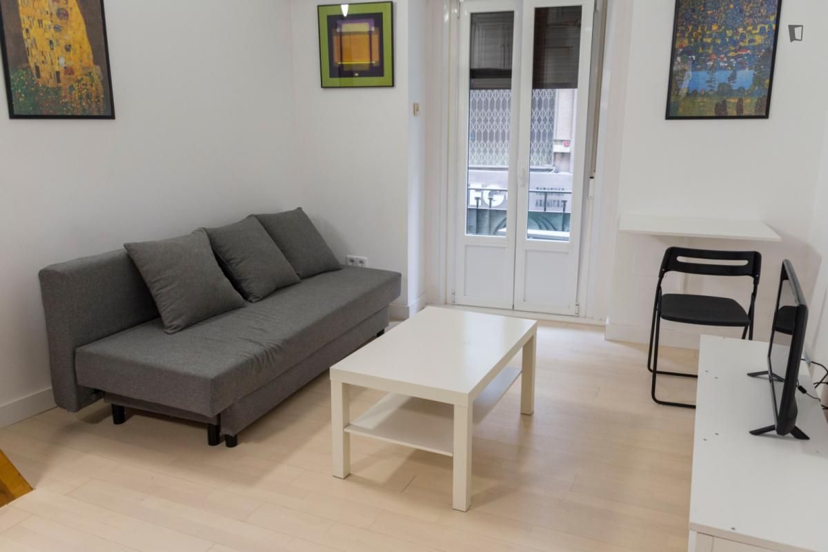 Study to rent in Sol