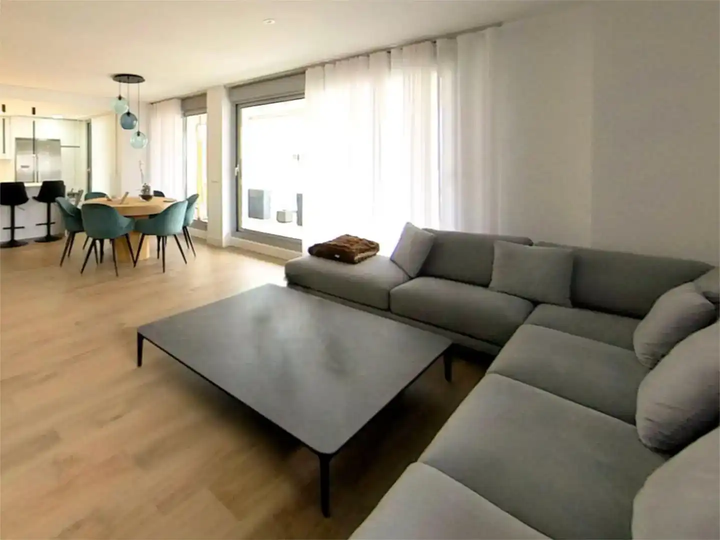 Living room of Flat for sale in Boadilla del Monte  with Air Conditioner, Swimming Pool and Balcony