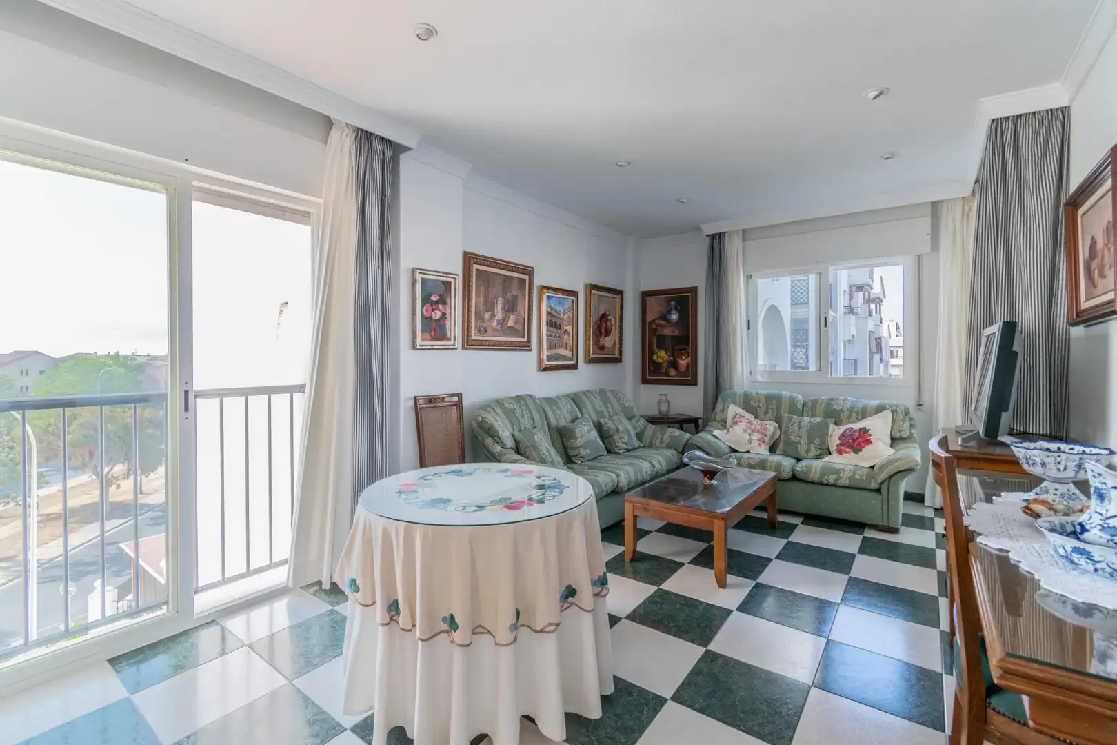 Living room of Flat for sale in Salobreña  with Private garden, Terrace and Furnished