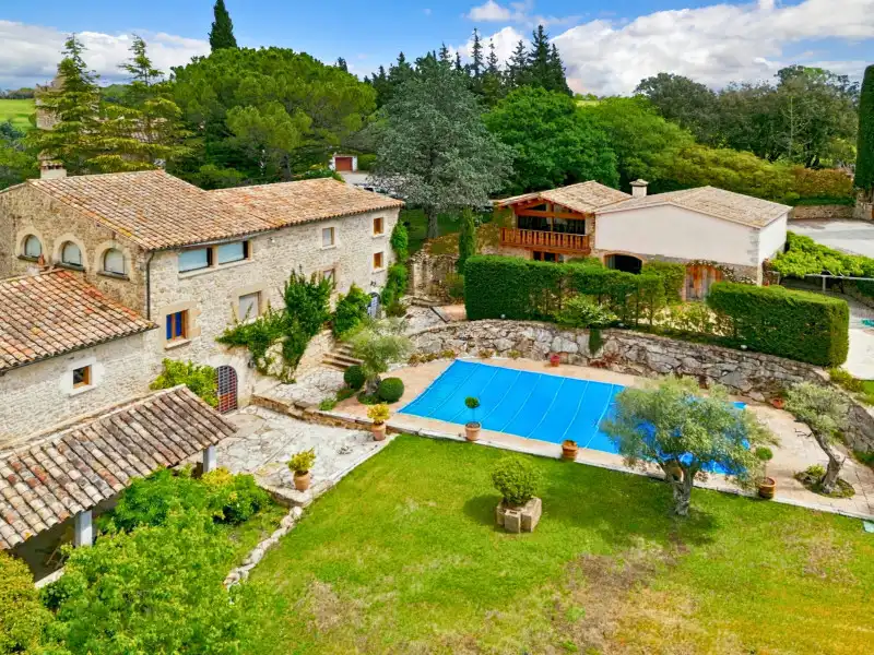 Casa amb piscina en venda a Cabanelles, imagen 5