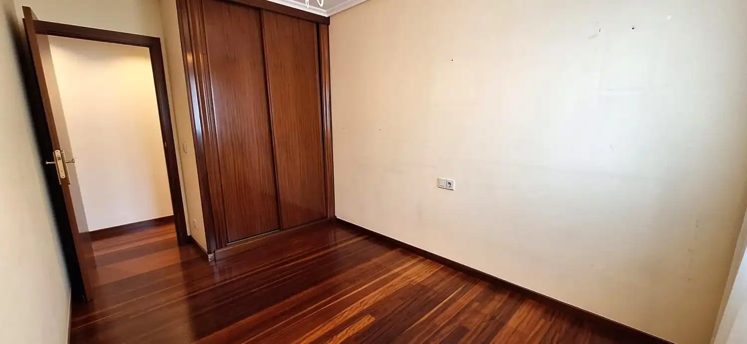 Habitación de Piso en venta en Barakaldo  con Calefacción y Trastero