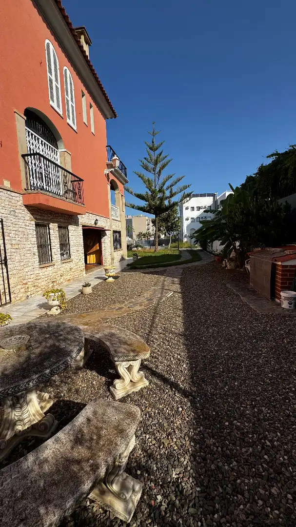 Vista exterior de Casa o xalet en venda en Torredembarra amb Aire condicionat, Calefacció i Jardí privat
