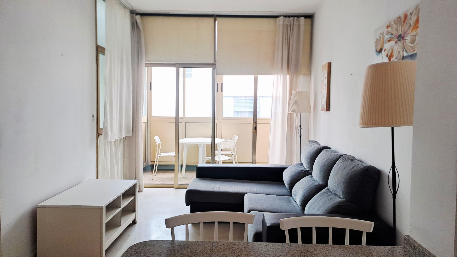 Sala d'estar de Apartament de lloguer en Las Palmas de Gran Canaria amb Moblat, Rentadora i Microones