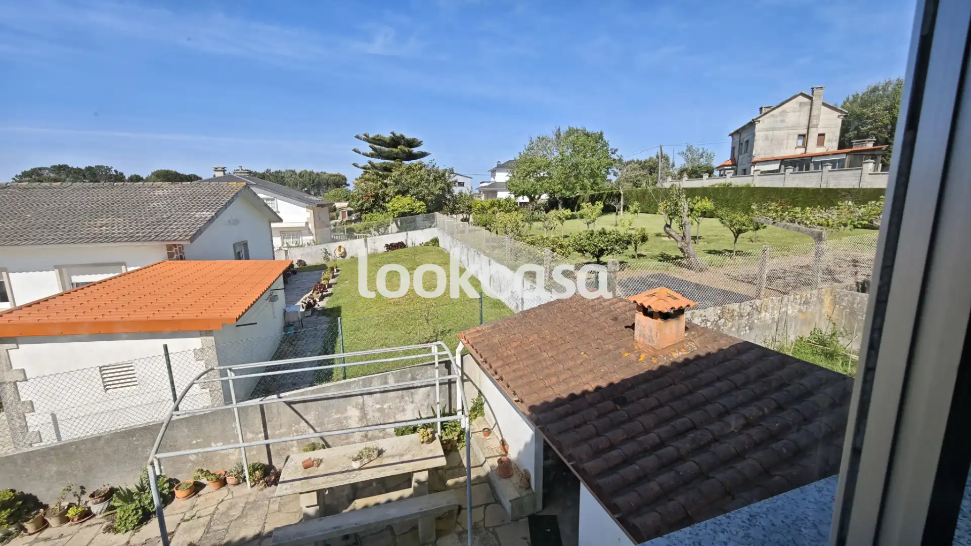 Vista exterior de Casa o xalet en venda en Sanxenxo amb Calefacció, Jardí privat i Terrassa