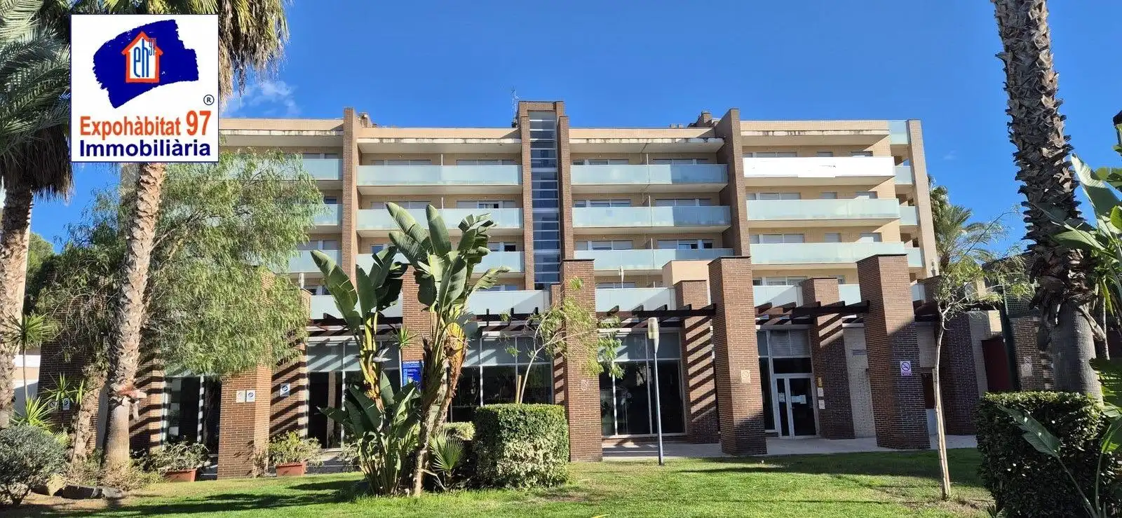 Vista exterior de Apartament en venda en Salou amb Calefacció, Jardí privat i Terrassa