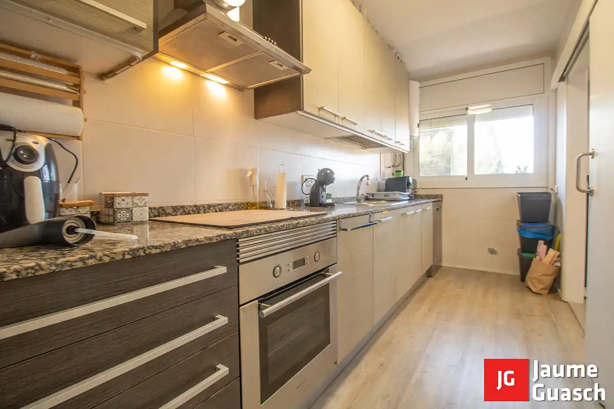 Küche von Wohnung zum Verkauf in Torredembarra mit Klimaanlage, Heizung und Balkon