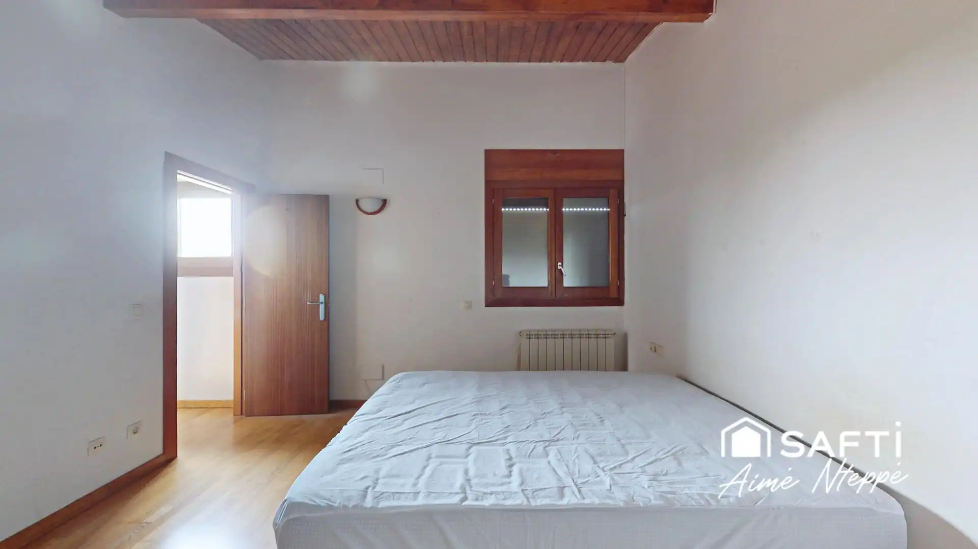 Dormitori de Casa o xalet en venda en Sant Julià de Ramis amb Calefacció, Piscina i Moblat