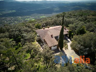 Chalet con jardín en venta en de Roques Altes 3