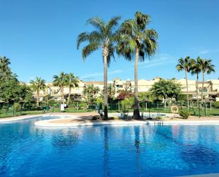 Piscina de Àtic de lloguer en Rota amb Aire condicionat, Terrassa i Moblat