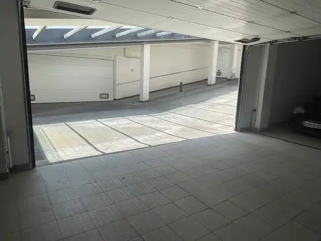 Aparcament de Casa adosada en venda en Santander amb Calefacció, Jardí privat i Parquet